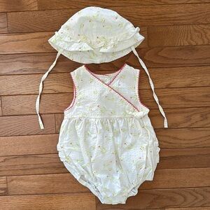 💞 FIRST IMPRESSIONS Girls Onesie & hat 12 months white pink flowers LIKE NEW